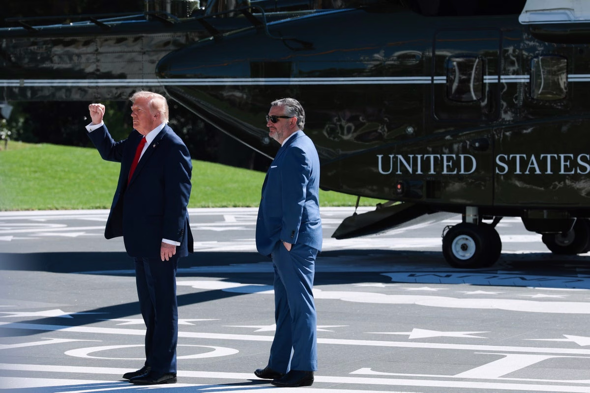 Washington Airport Gets Extra Warning for Marine One Departures After Near-Miss Incident
