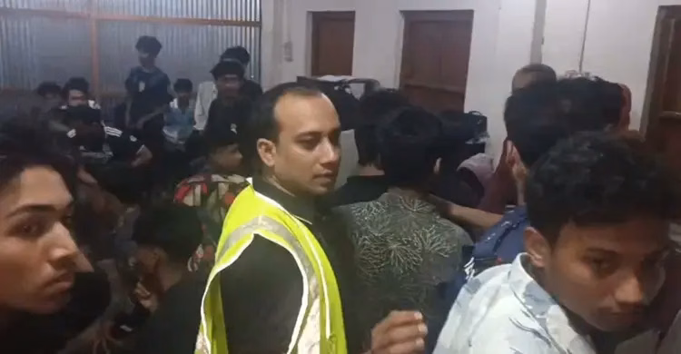কিশোর গ্যাং ঠেকাতে সমন্বিত পদক্ষেপ জরুরি