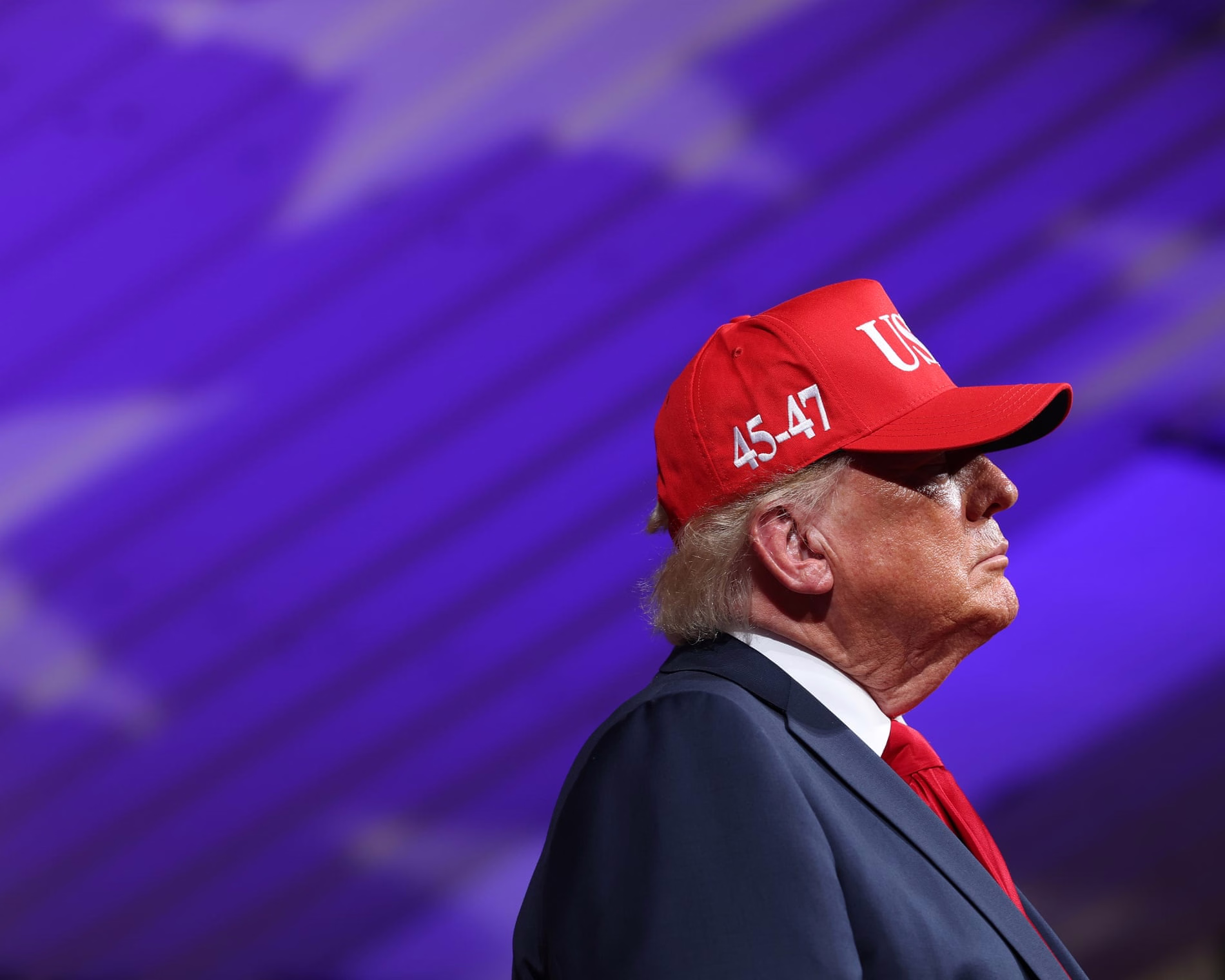 Democrats maintain lead as Trump's unpopularity challenges Republican midterm prospects