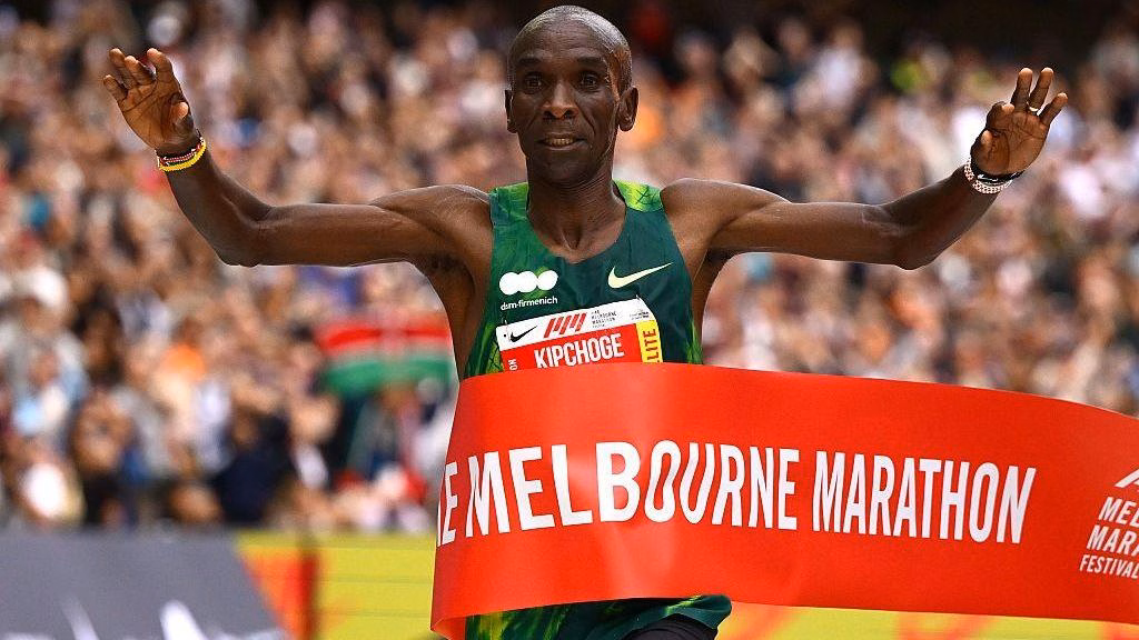 Eliud Kipchoge breaks course record at 41 in Melbourne Marathon victory
