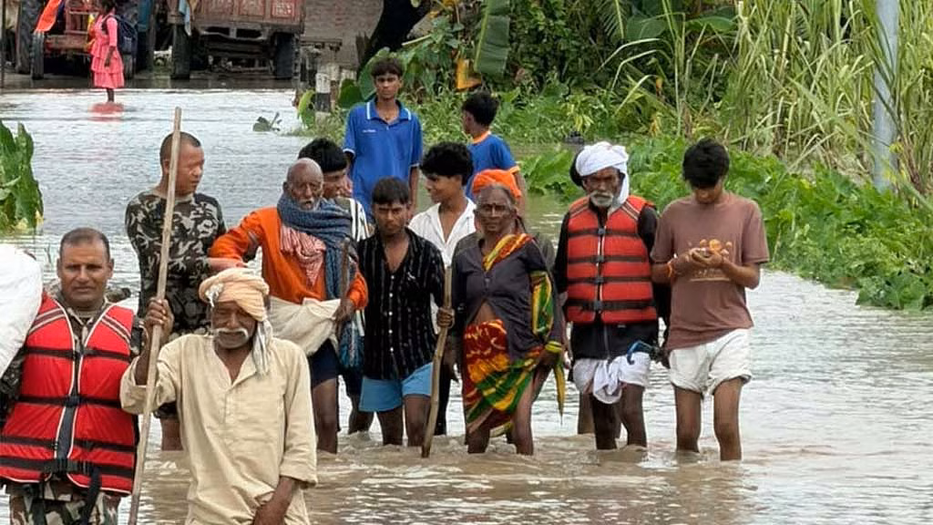 বন্যা-ভূমিধসে ভারত ও নেপালে ৭০ জনের মৃত্যু