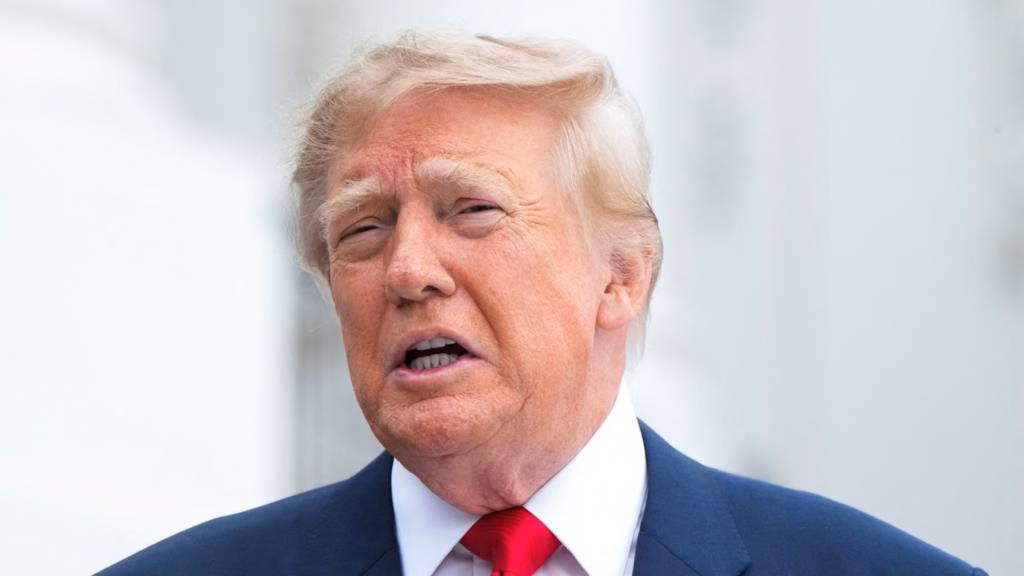 Justice Dept investigates TV networks over White House pool suspension