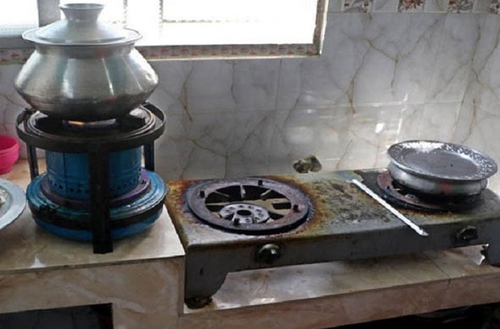 জ্বলছে না চুলা.jpg