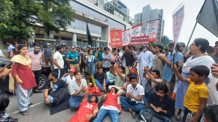 নিউমুরিং টার্মিনাল ইজারার প্রতিবাদে ঢাকায় বিক্ষোভ